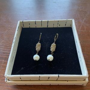 Vintage-inspired pearl drop earrings
